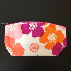 Free Clinique Cosmetic Bag with $25 Cosmetic Purchase